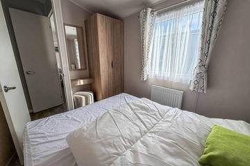 Static Caravan for 8 People in Waveney District, Suffolk, Photo 2