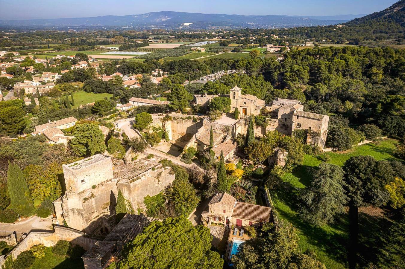 Villa Le Bastidon by Villa Plus in Taillades, Parque natural regional del Luberon
