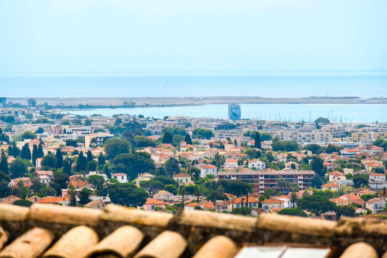 Apartamento entero, Apartamento 'Le Grimaldi' con vistas al mar, Wi-Fi y aire acondicionado in Cagnes-sur-Mer, Region de Cannes