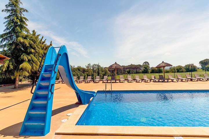 Villa pour 23 personnes. Bbq, grande piscine, près de Barcelone in Riudarenes, Province de Gérone