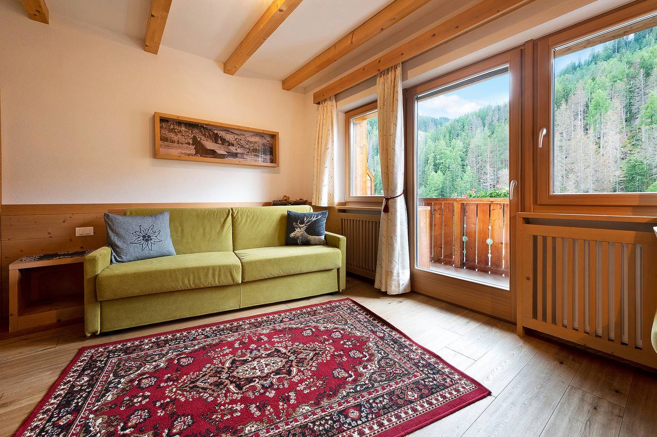 Ganze Wohnung, Ferienwohnung Lüch da Mirio App Pütia mit Bergblick, Garten und Wlan in Rumestluns, Wengen (italien)