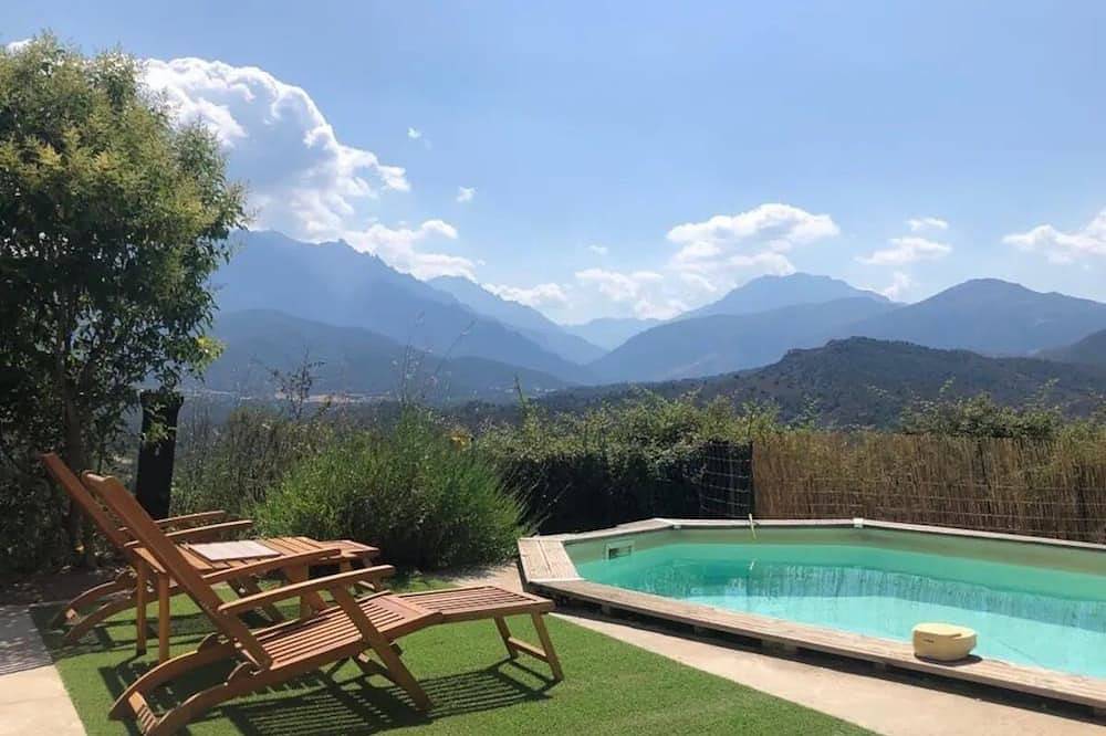 Villa Asphodèle – Climatisée - Piscine semi-enterrée neuve, calme et vue vallée in Canavaggia, Arrondissement de Corte