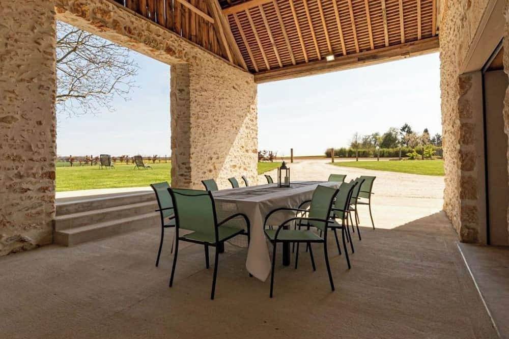 Gite de charme 4 étoiles, à la ferme en Champagne, Jacuzzi privatif in Châtillon-sur-Morin, Marne