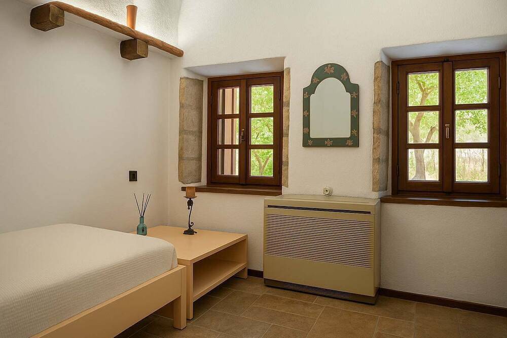 Menexes Suites Fiorelli Suite with Garden View in Monemvasia, Peloponnes