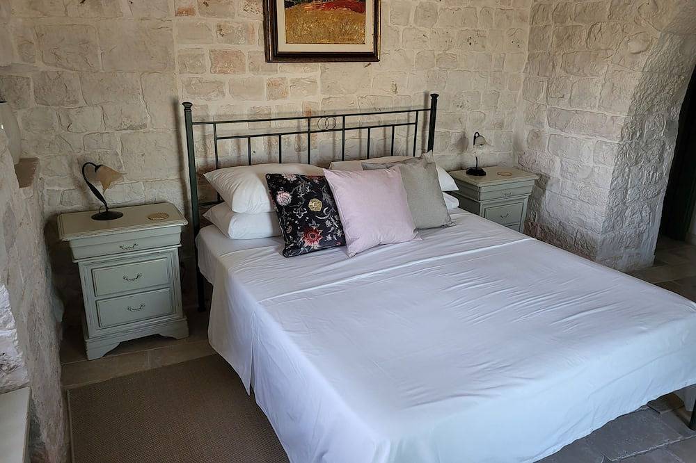 Bellamente restaurado Trullo en ubicación idílica in Calabrese, Salento