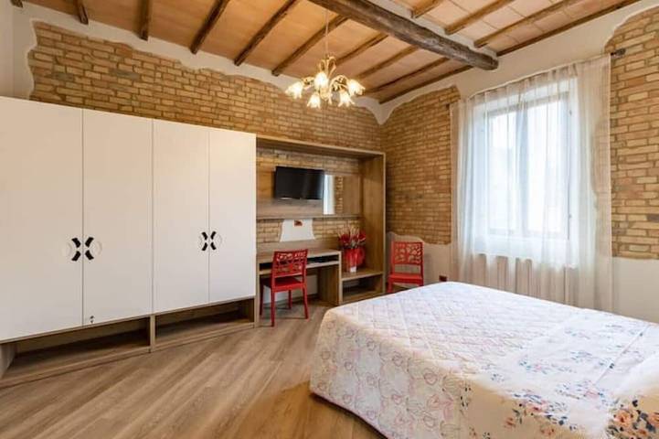 Gîte pour 6 personnes, avec balcon dans Torrenieri - 3