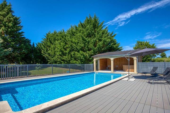 Location de vacances pour 6 personnes, avec Jacuzzi et Terrasse ainsi que Jardin et Piscine dans Les Coteaux Périgourdins - 2