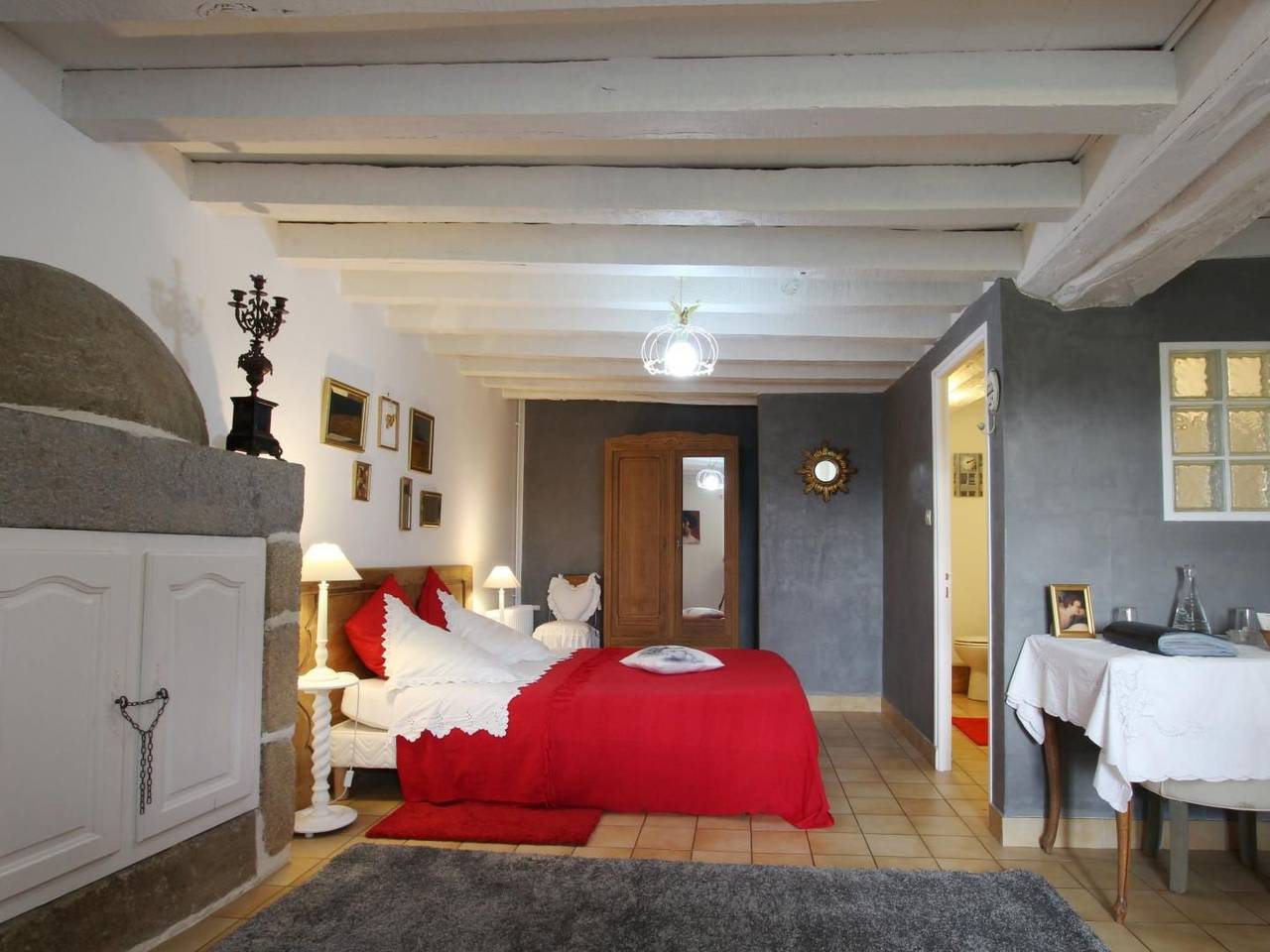 Entire holiday apartment, Zimmer Aux Anges in Saint-Laurent-de-Terregatte, Avranches region
