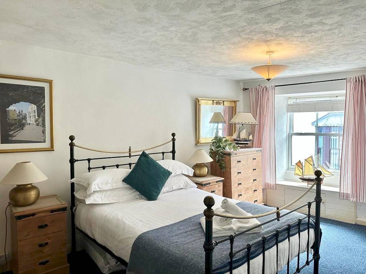 Pass the Keys | Ship Cottage 50m Walk to Tenby Beac in Tenby, Pembrokeshire