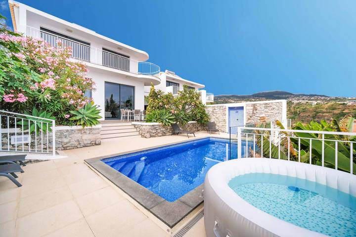 Villa para 6 pessoas, com Varanda e Terraço e ainda Jacuzzi em Calheta