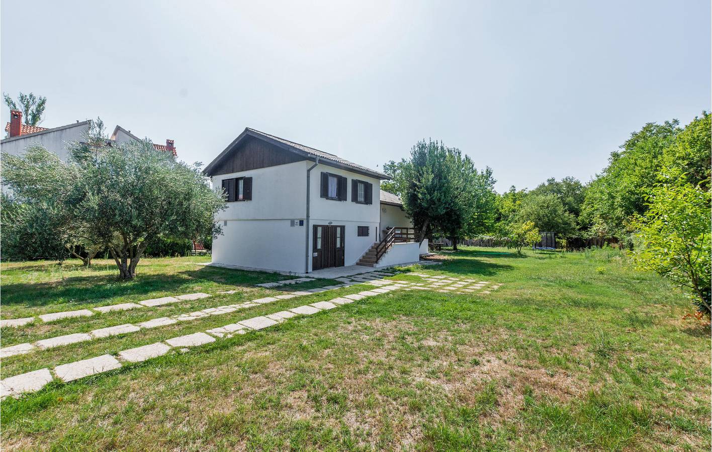 Charmante 90 m² große Wohnung mit Terrasse, WLAN, Klimaanlage und kostenlosen Parkplätzen in Dalmatinisches Zagora