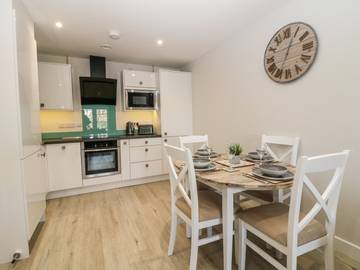 Apartment for 4 People in Benllech, Isle of Anglesey, Photo 3