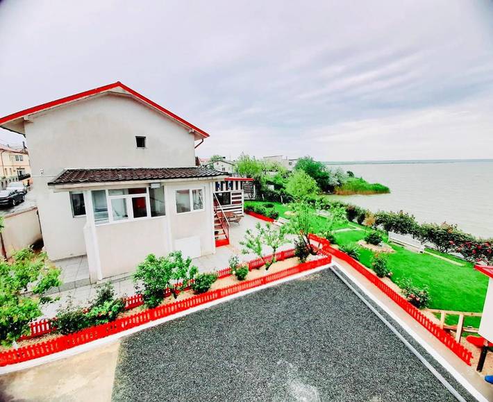 Appartement de vacances pour 2 personnes, avec vue et terrasse ainsi que jardin et vue sur le lac