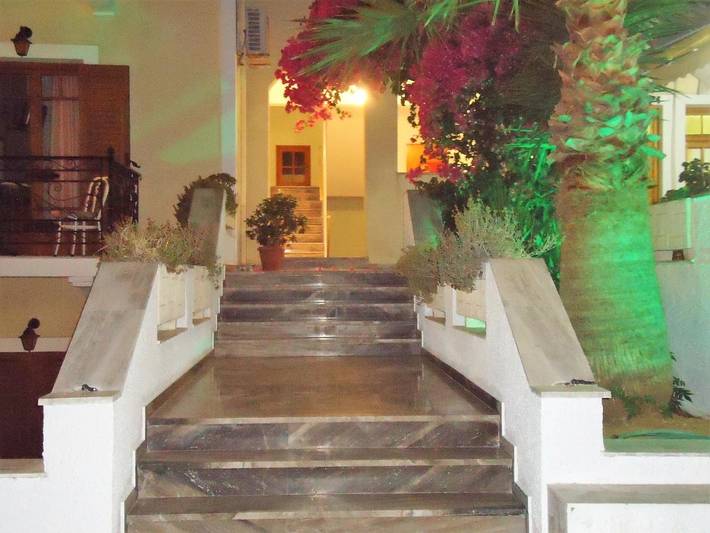 Maison d’hôte pour 2 personnes, avec balcon et jardin dans Égine