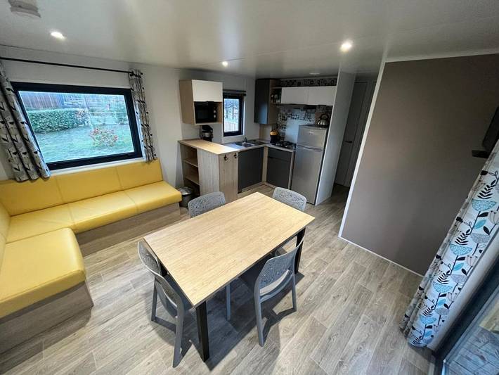 Camping pour 6 personnes, avec bassin pour enfant ainsi que piscine et jardin à Torreilles - 4