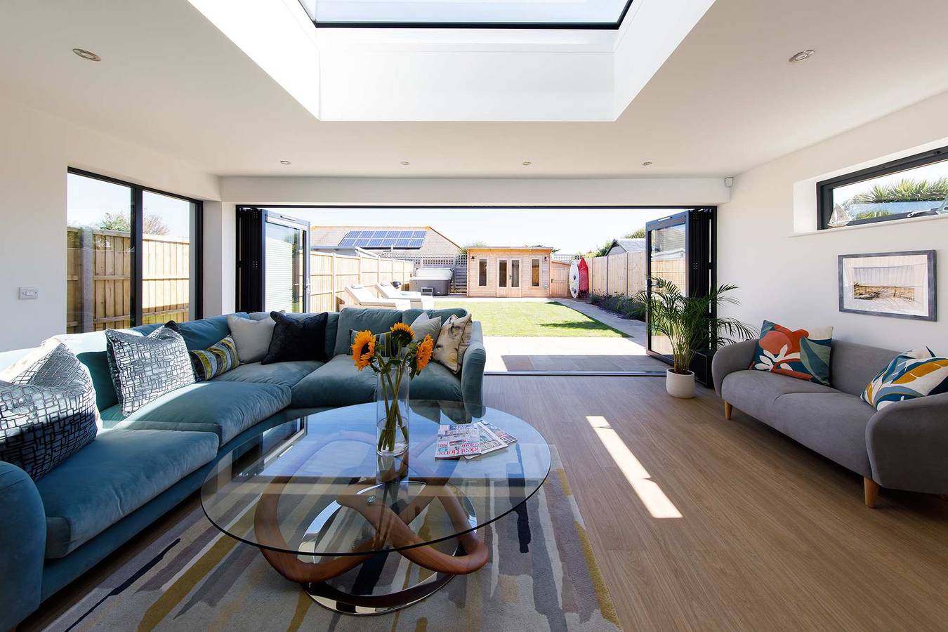 Luxury designer coastal home for 10 with hot tub in West Wittering, West Sussex
