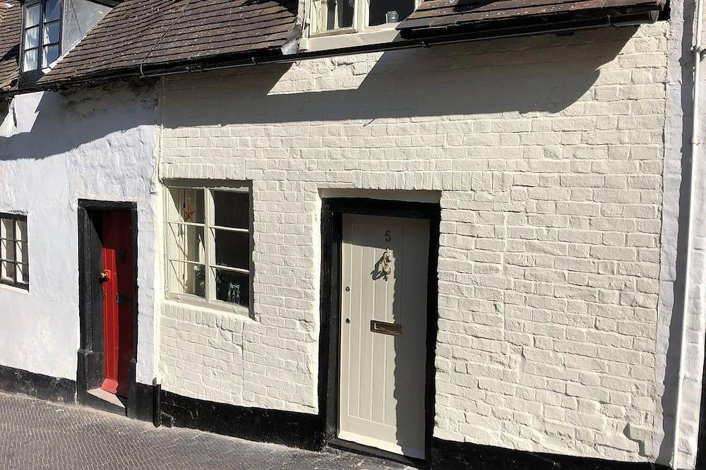 Award Winning Little Gem on the Historic Cartway in Bridgnorth, Shropshire