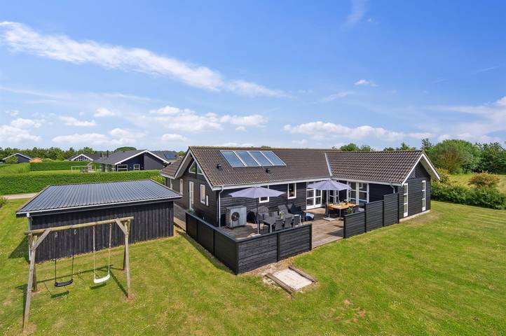 Ferienhaus für 10 Personen, mit Whirlpool und Terrasse sowie Garten und Sauna in Skovmose