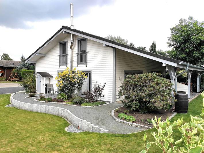 Ferienhaus für 4 Personen, mit Balkon und Terrasse sowie Garten am Tankumsee