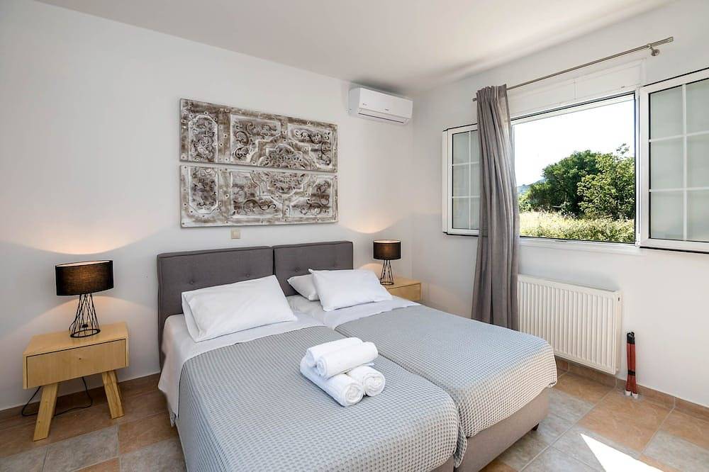 Luxueuse villa ★ Piscine privée ★ 6 couchages ★ Vues sur la mer ★ Parking gratuit in Skala, Céphalonie