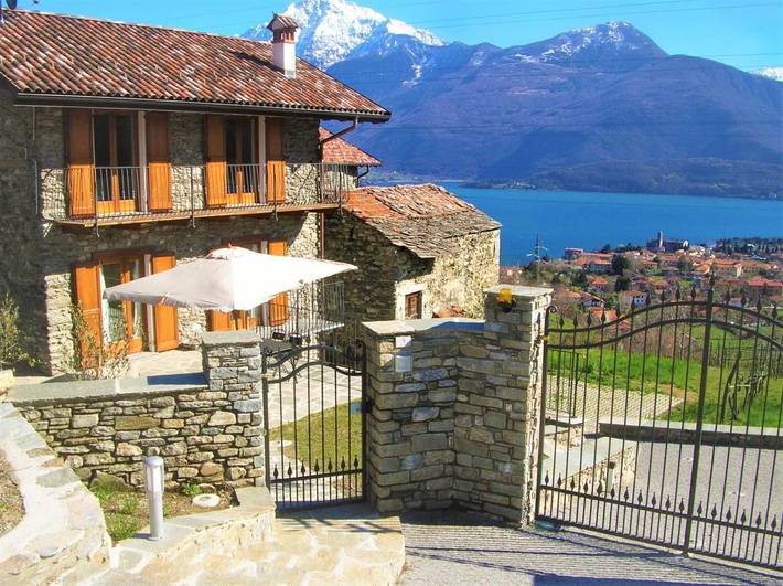 Ferienhaus für 6 Personen, mit Balkon und Terrasse sowie Garten und Seeblick in Gravedona