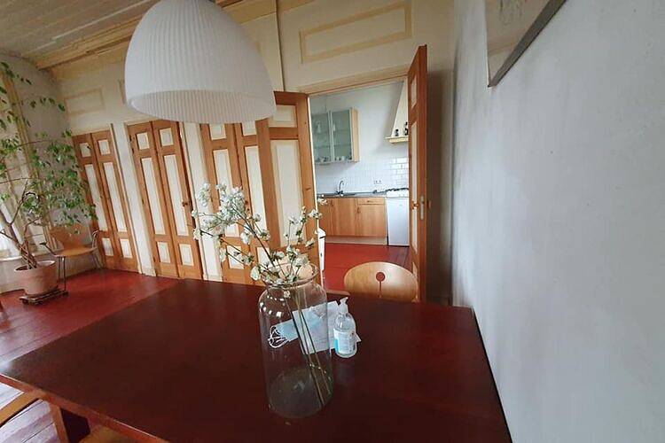 Idyllisches Landhaus mit Fahrrädern in Littenseradiel, Holländische Küste