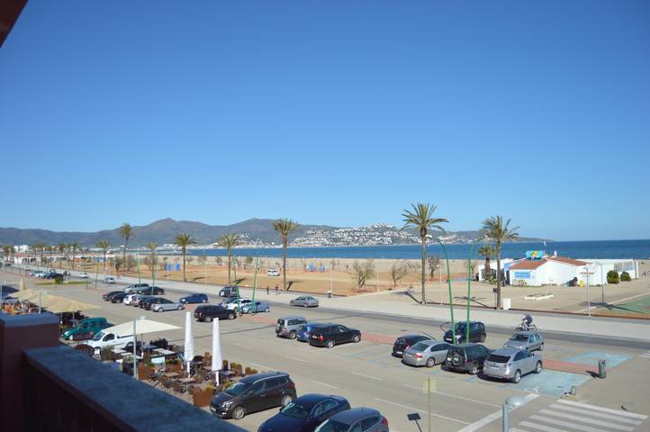 Gîte pour 6 personnes, avec vue sur l’océan ainsi que terrasse et piscine à Empuriabrava - 4