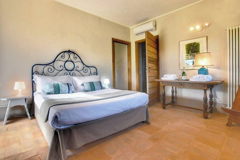 Tenuta in Pietra con Piscina | tra Todi e Perugia in Marsciano, Perugia e dintorni