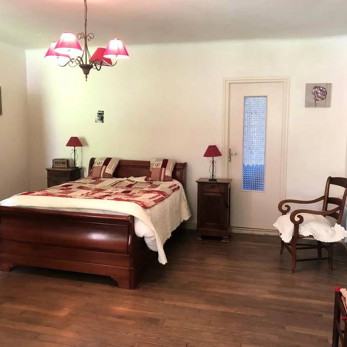 Gîte pour 6 personnes, avec Terrasse ainsi que Jardin et Piscine