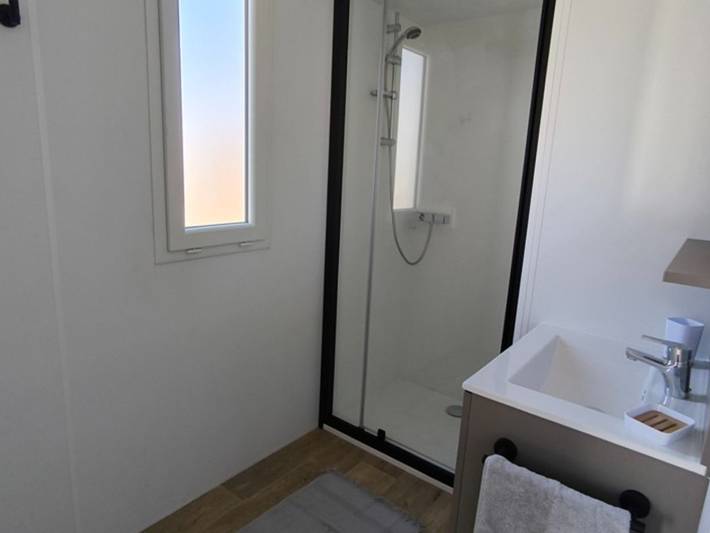 Mobil home pour 2 personnes, avec terrasse et piscine à Pamiers - 2