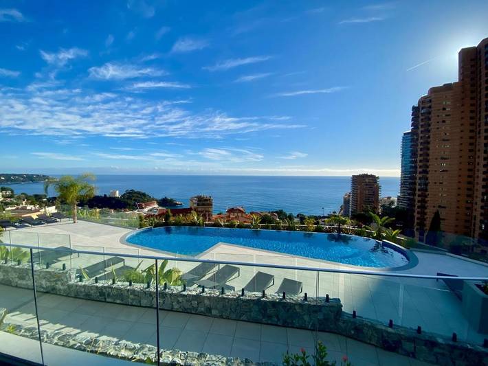 Location de vacances pour 2 personnes, avec Balcon et Terrasse ainsi que Piscine et Vue à Monte Carlo