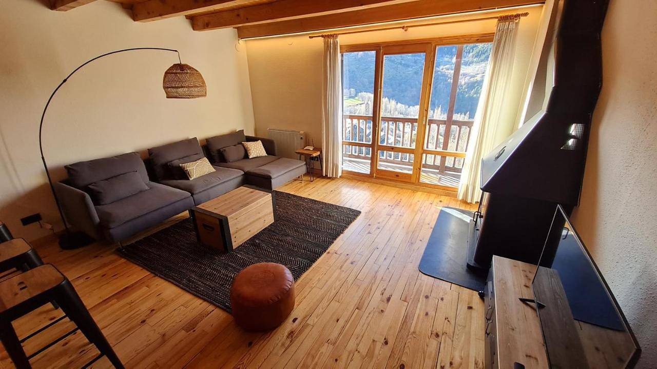 Apartamento entero, Apartment with Mountain View in Tahull, Valle de Bohí
