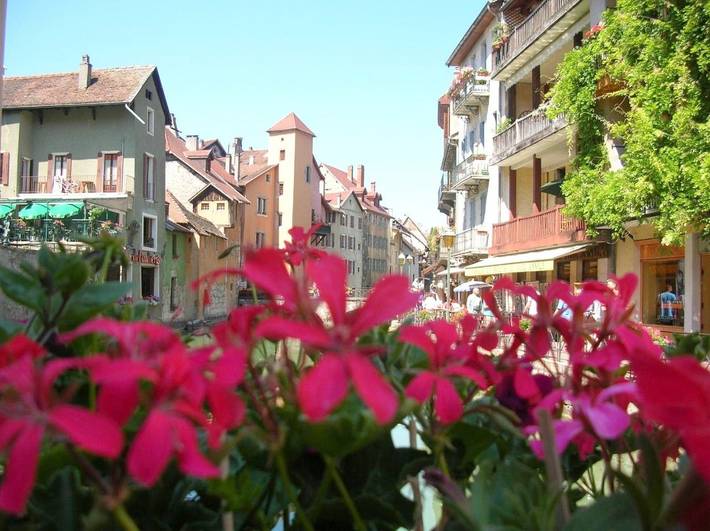 Gîte pour 4 personnes, avec vue sur le lac ainsi que vue et balcon dans Talloires-Montmin - 3