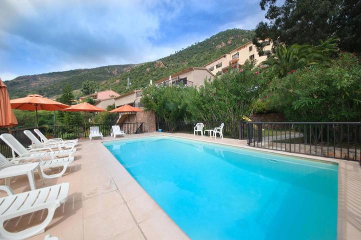 Hôtel pour 3 personnes, avec piscine ainsi que vue et jardin, animaux acceptés dans Porto (Corse) - 2