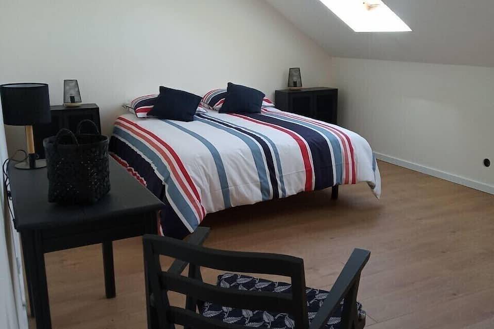 Charming renovated farmhouse - private heated pool 300m from the beach in Porspoder, Región de Brest