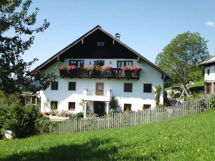 Gîte pour 4 personnes, avec Balcon et Terrasse ainsi que Jardin et Vue à Thalgau
