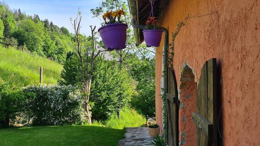 Gîte pour 4 personnes, avec vue ainsi que jardin et terrasse à Saint-François-de-Sales - 2