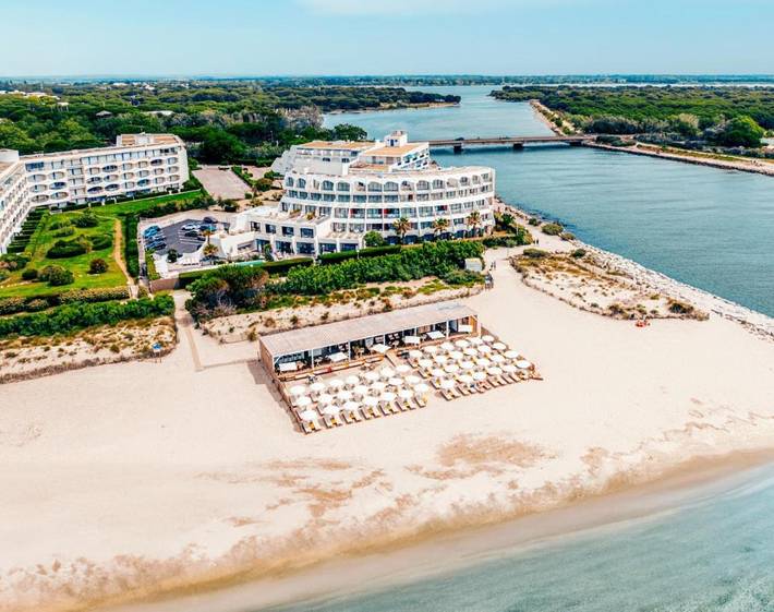 Hôtel pour 2 personnes, avec jardin ainsi que vue et piscine, animaux acceptés
