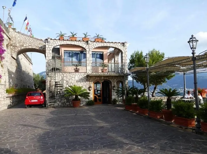 Hotel per 3 persone, con piscina e panorama nonché giardino - 1