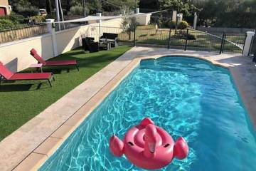 Gîte pour 10 personnes, avec piscine, animaux acceptés à Saint-Jean-de-Serres