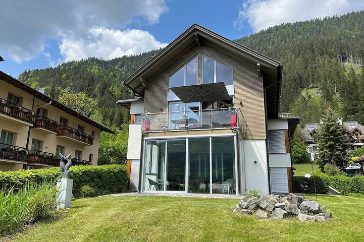 Vakantiewoning voor 5 personen, with terras and whirlpool as well as sauna and tuin in Weissensee
