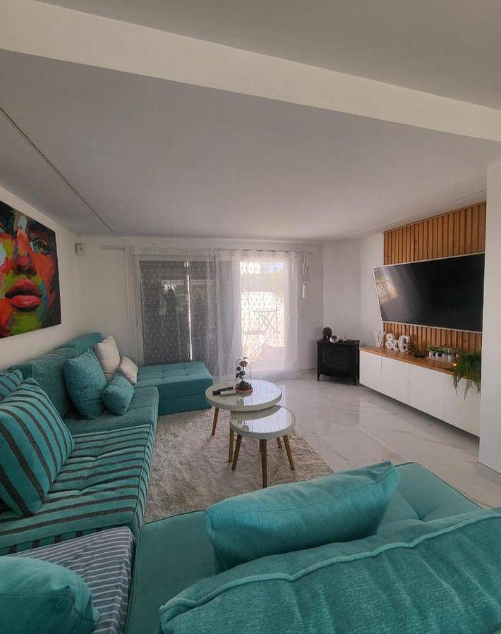 Ferienhaus für 7 Personen, mit Terrasse und Pool sowie Ausblick