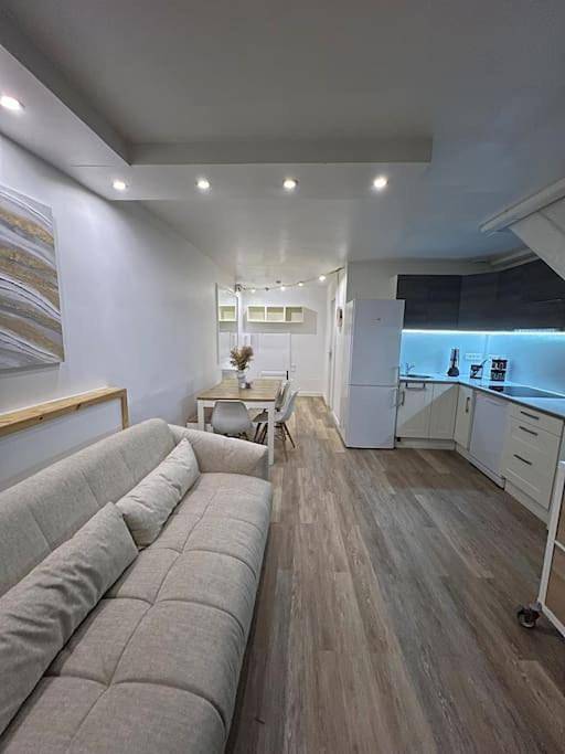 Appartement entier, Confort en centre ville à moins de 15 min d Orly in Longjumeau, Essonne