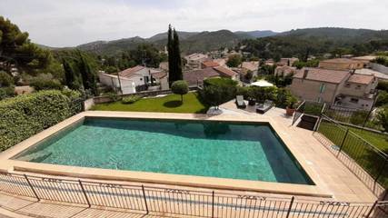 Maison de vacances pour 6 personnes, avec jardin ainsi que piscine et vue à Peypin