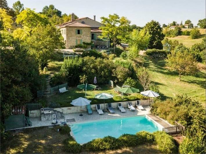 Location de vacances pour 12 personnes, avec piscine ainsi que vue et jardin, animaux acceptés à Algans