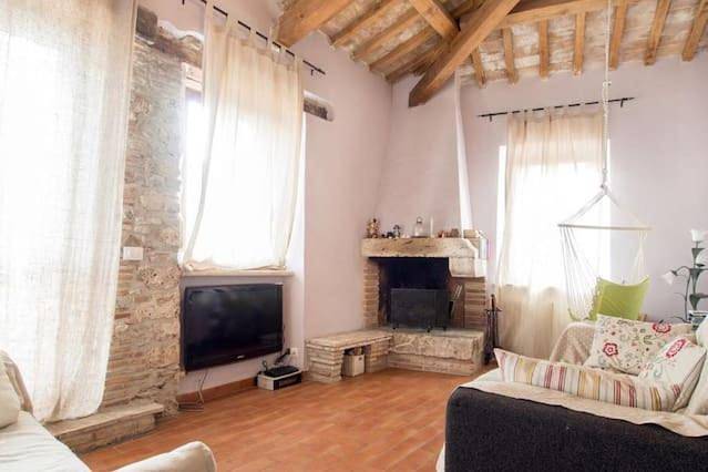 Location de vacances pour 6 personnes, avec vue sur le lac ainsi que vue et terrasse, animaux acceptés à Castel di Tora - 2