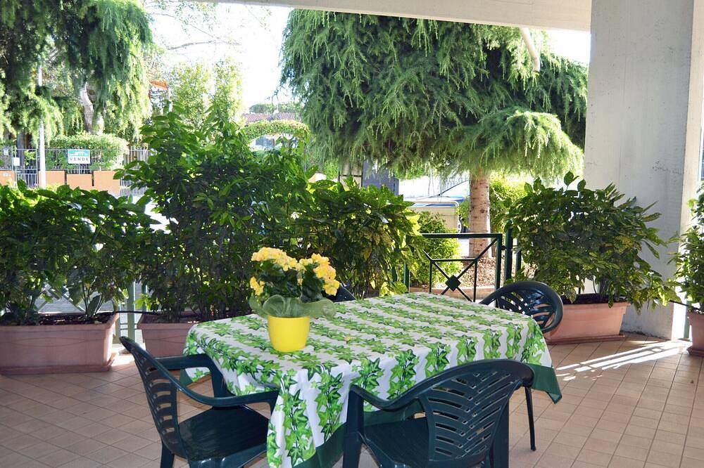 Neue Wohnung mit großer überdachter Terrasse und komfortablem Parkplatz am Meer in Comacchio, Ferrara Provinz