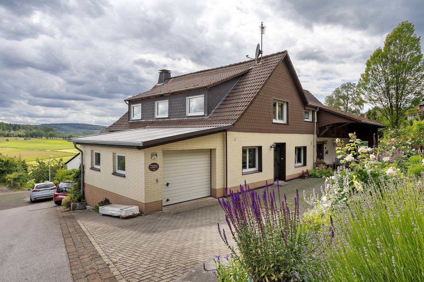 Ganze Wohnung, Apartment 'Zur Waldroute' mit Gemeinschaftsterrasse, privatem Garten und Wlan in Hirschberg (Warstein), Warstein