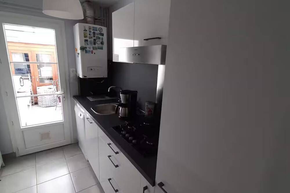 200 meters from the streetcar stop, room with shared bathroom, quiet! in Eysines, Bordeaux und Umgebung