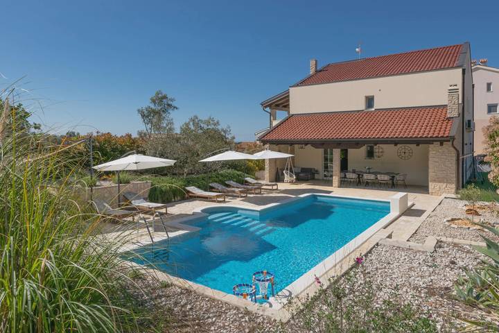 Ferienhaus für 10 Personen, mit Meerblick und Sauna sowie Pool in Fazana
